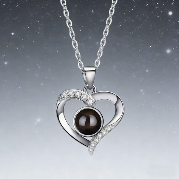 Light Luxury Heart-Shaped Projection Necklace With Diamonds